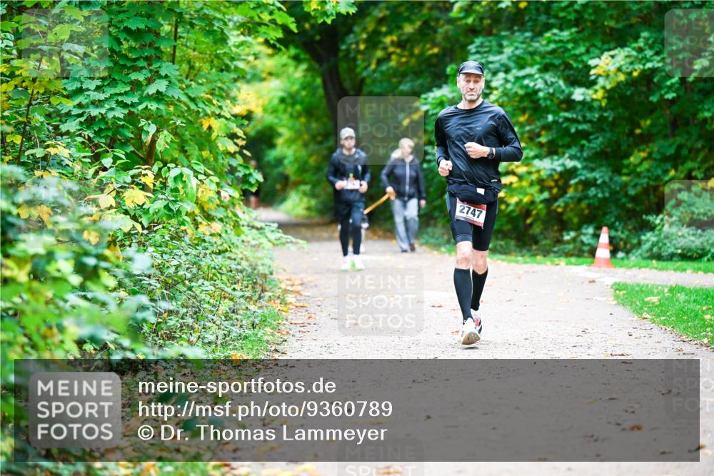 12.10.2025 - Bramfelder Halbmarathon 2025 Dr. Thomas Lammeyer http://msf.ph/oto/9360789 12.10.2025 11:13:47 Laufen 2747 meine-sportfotos.de