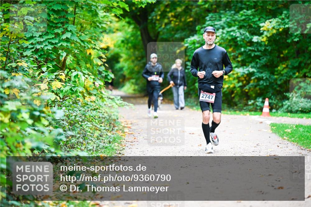 12.10.2025 - Bramfelder Halbmarathon 2025 Dr. Thomas Lammeyer http://msf.ph/oto/9360790 12.10.2025 11:13:48 Laufen 2747 meine-sportfotos.de