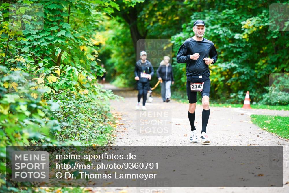 12.10.2025 - Bramfelder Halbmarathon 2025 Dr. Thomas Lammeyer http://msf.ph/oto/9360791 12.10.2025 11:13:48 Laufen 2747 meine-sportfotos.de
