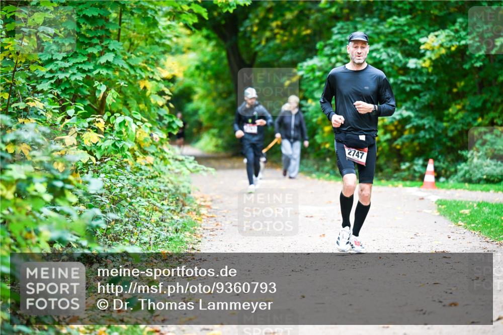 12.10.2025 - Bramfelder Halbmarathon 2025 Dr. Thomas Lammeyer http://msf.ph/oto/9360793 12.10.2025 11:13:48 Laufen 2747 meine-sportfotos.de