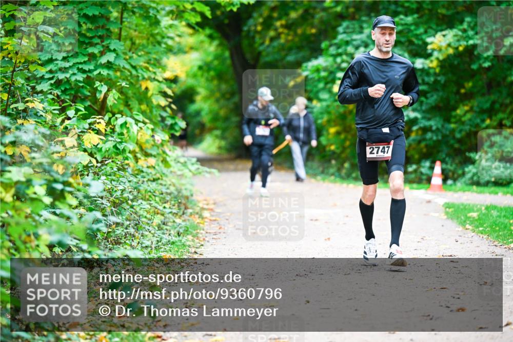 12.10.2025 - Bramfelder Halbmarathon 2025 Dr. Thomas Lammeyer http://msf.ph/oto/9360796 12.10.2025 11:13:48 Laufen 2747 meine-sportfotos.de