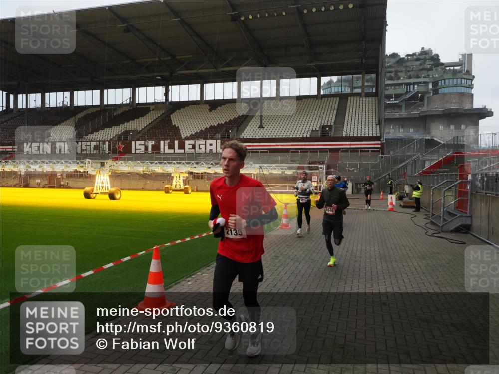 07.12.2025 - St. Pauli X-Mass-Run No. 15 Fabian Wolf http://msf.ph/oto/9360819 07.12.2025 09:51:17 Ziel 13, 615, 1258, 2030, 2135, 2646, 3110, 4273 meine-sportfotos.de