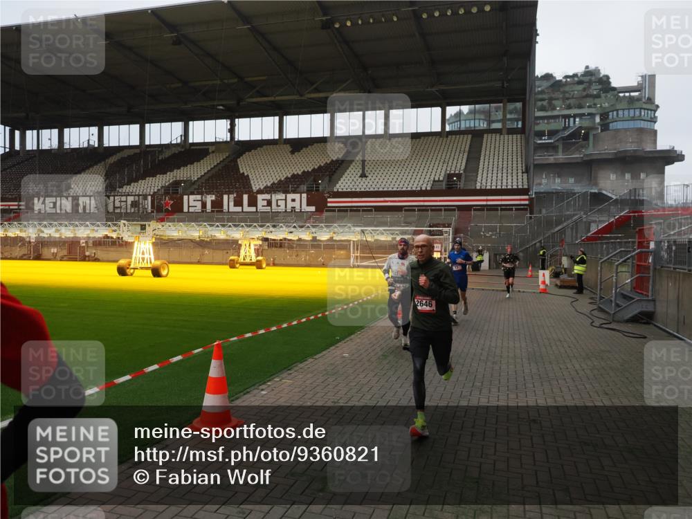 07.12.2025 - St. Pauli X-Mass-Run No. 15 Fabian Wolf http://msf.ph/oto/9360821 07.12.2025 09:51:17 Ziel 13, 615, 1258, 2030, 2135, 2646, 3110, 4273 meine-sportfotos.de