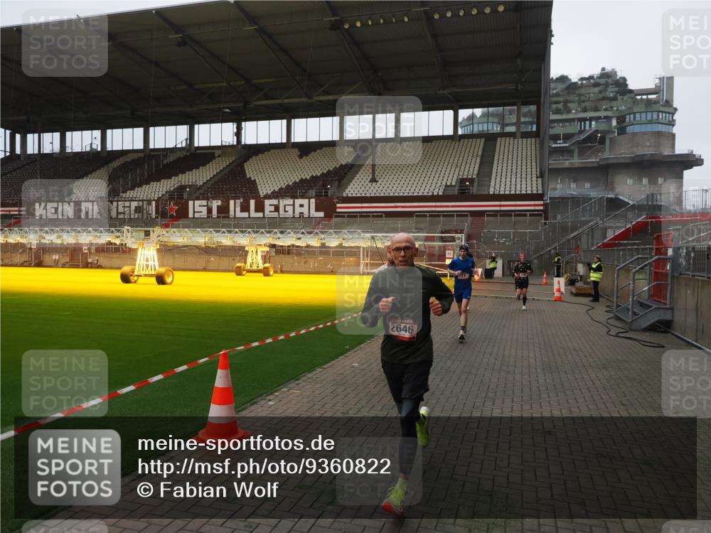 07.12.2025 - St. Pauli X-Mass-Run No. 15 Fabian Wolf http://msf.ph/oto/9360822 07.12.2025 09:51:18 Ziel 13, 1258, 2030, 2135, 2646, 3110, 4273 meine-sportfotos.de