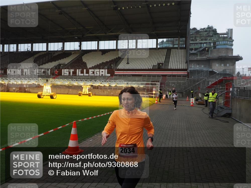 07.12.2025 - St. Pauli X-Mass-Run No. 15 Fabian Wolf http://msf.ph/oto/9360868 07.12.2025 09:52:28 Ziel 154, 195, 1052, 1296, 2034 meine-sportfotos.de