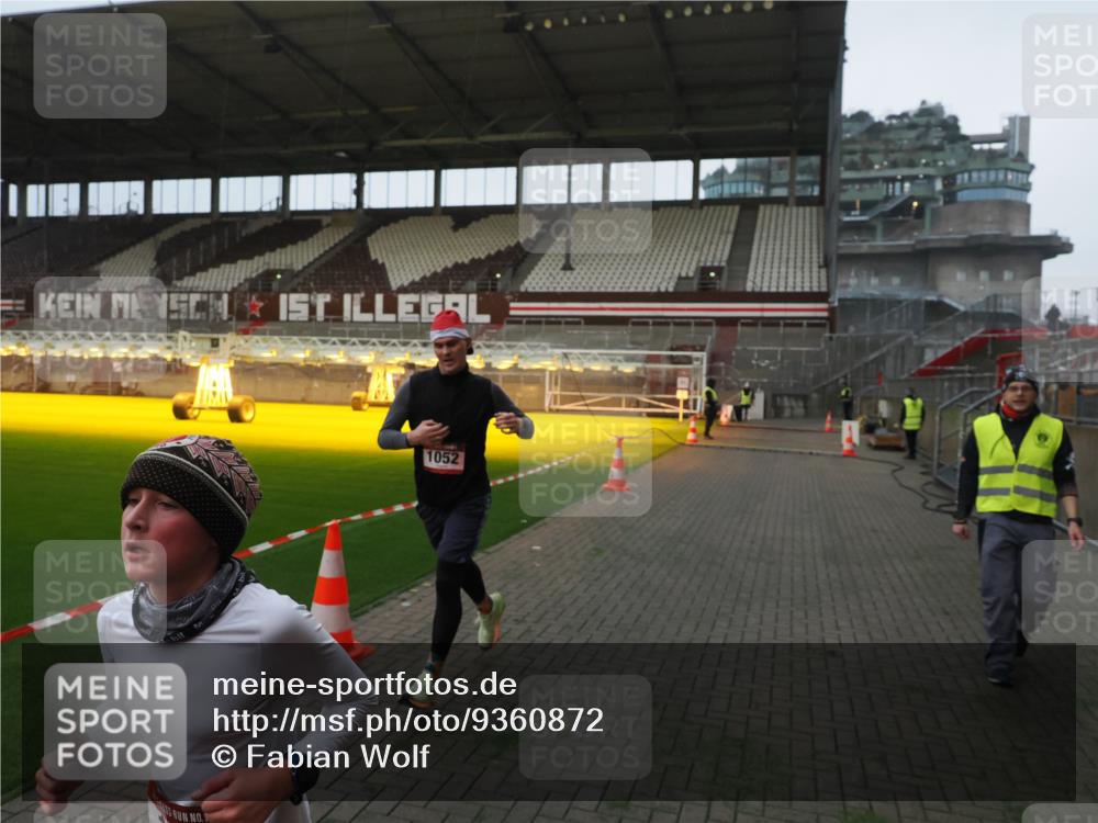 07.12.2025 - St. Pauli X-Mass-Run No. 15 Fabian Wolf http://msf.ph/oto/9360872 07.12.2025 09:52:33 Ziel 154, 195, 1052, 1296, 2034 meine-sportfotos.de