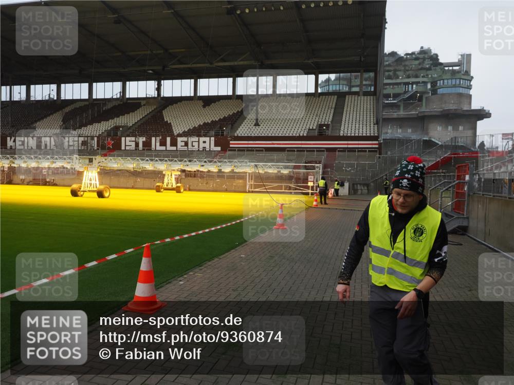 07.12.2025 - St. Pauli X-Mass-Run No. 15 Fabian Wolf http://msf.ph/oto/9360874 07.12.2025 09:52:35 Ziel 154, 195, 1052, 1296, 2034 meine-sportfotos.de