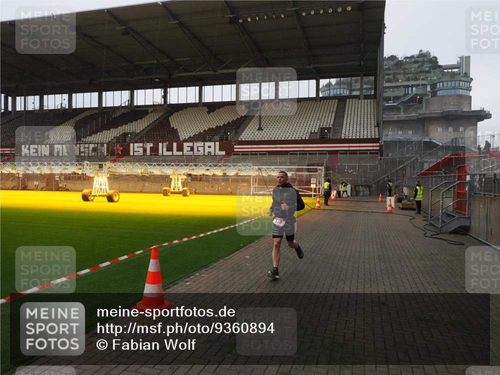 07.12.2025 - St. Pauli X-Mass-Run No. 15 Fabian Wolf http://msf.ph/oto/9360894 07.12.2025 09:53:08 Ziel 518, 937, 1874 meine-sportfotos.de