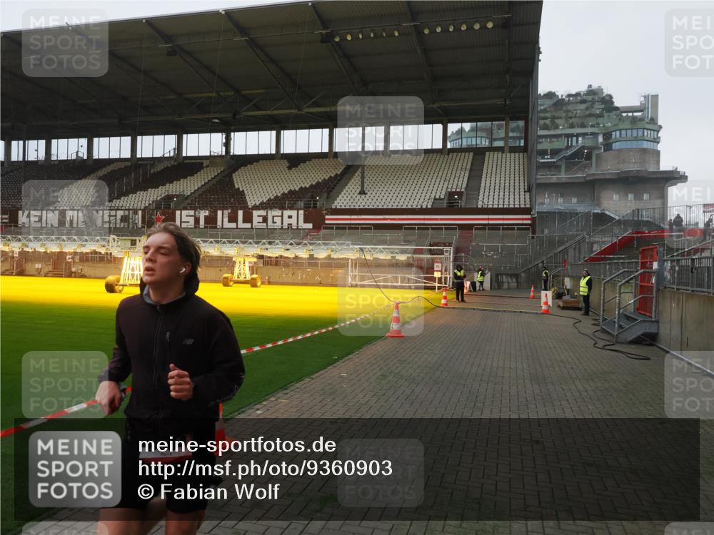 07.12.2025 - St. Pauli X-Mass-Run No. 15 Fabian Wolf http://msf.ph/oto/9360903 07.12.2025 09:53:19 Ziel 518, 3684 meine-sportfotos.de