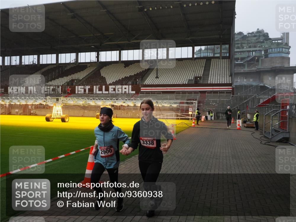 07.12.2025 - St. Pauli X-Mass-Run No. 15 Fabian Wolf http://msf.ph/oto/9360938 07.12.2025 09:54:13 Ziel 1375, 2651, 2900, 3338 meine-sportfotos.de
