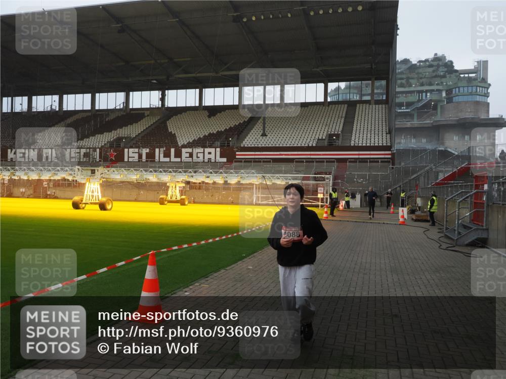 07.12.2025 - St. Pauli X-Mass-Run No. 15 Fabian Wolf http://msf.ph/oto/9360976 07.12.2025 09:55:03 Ziel 4088 meine-sportfotos.de