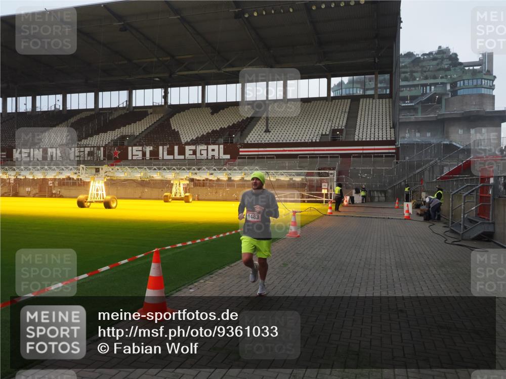 07.12.2025 - St. Pauli X-Mass-Run No. 15 Fabian Wolf http://msf.ph/oto/9361033 07.12.2025 09:56:15 Ziel 1483, 1530 meine-sportfotos.de