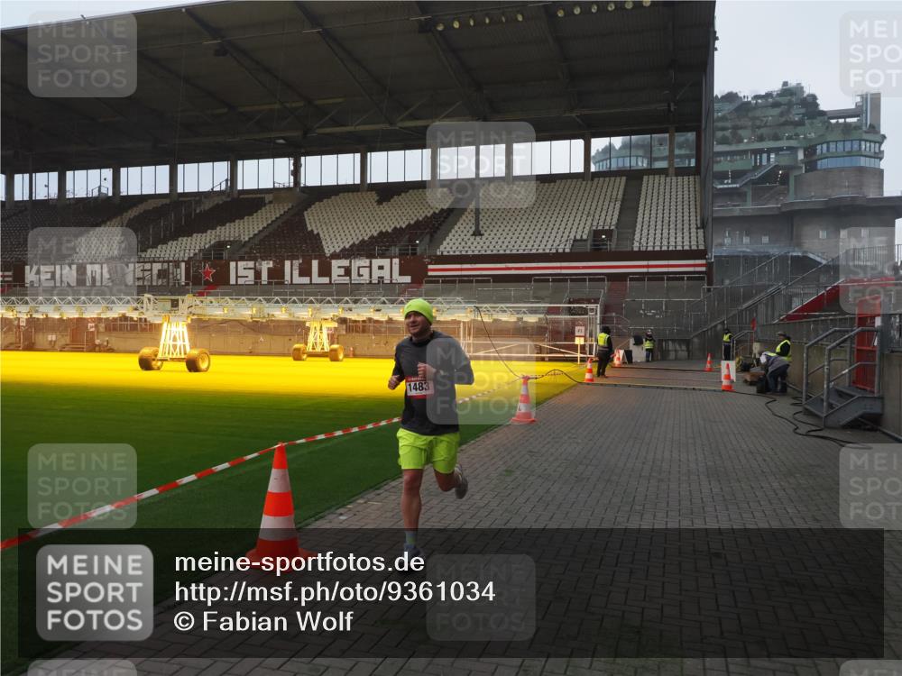 07.12.2025 - St. Pauli X-Mass-Run No. 15 Fabian Wolf http://msf.ph/oto/9361034 07.12.2025 09:56:15 Ziel 1483, 1530 meine-sportfotos.de