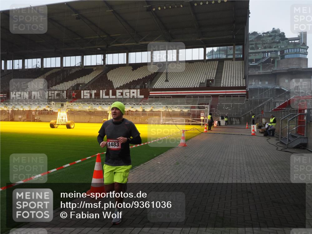 07.12.2025 - St. Pauli X-Mass-Run No. 15 Fabian Wolf http://msf.ph/oto/9361036 07.12.2025 09:56:15 Ziel 1483, 1530 meine-sportfotos.de