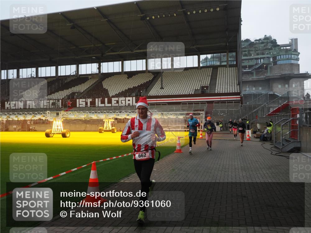 07.12.2025 - St. Pauli X-Mass-Run No. 15 Fabian Wolf http://msf.ph/oto/9361060 07.12.2025 09:56:42 Ziel 198, 662, 1165, 3255, 4208, 4209 meine-sportfotos.de