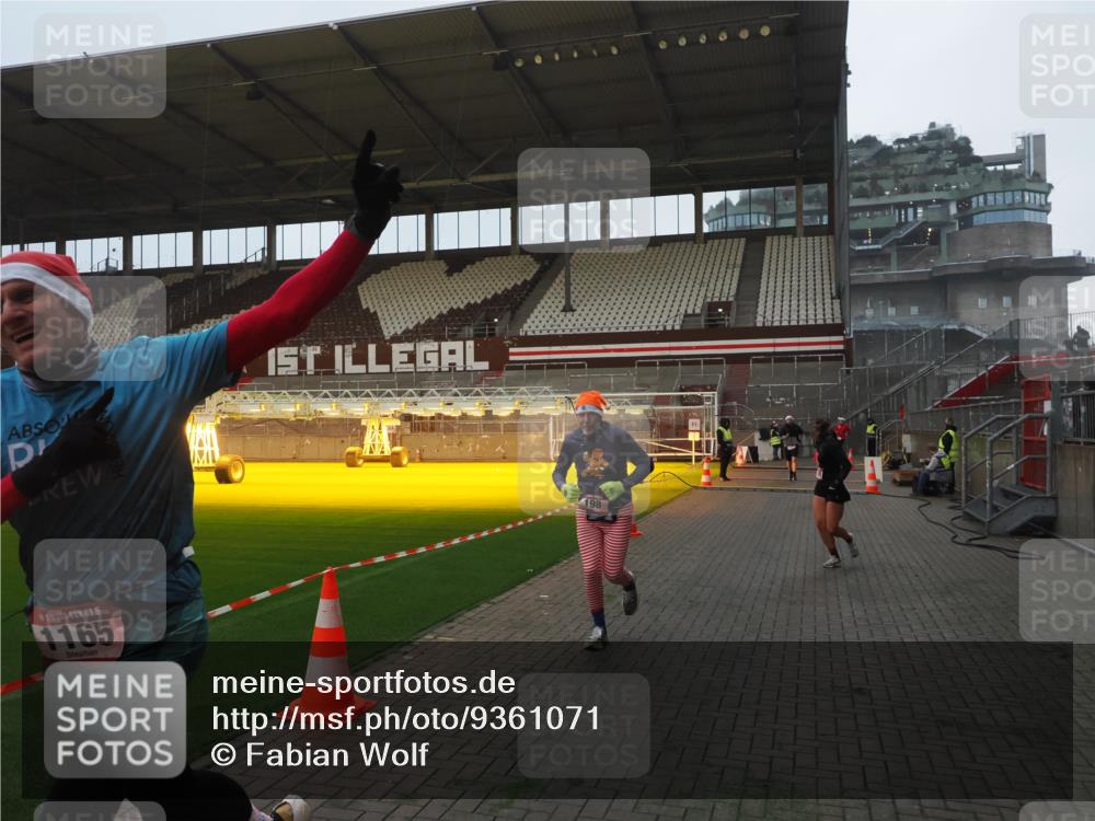 07.12.2025 - St. Pauli X-Mass-Run No. 15 Fabian Wolf http://msf.ph/oto/9361071 07.12.2025 09:56:45 Ziel 198, 662, 1116, 1165, 3255, 4208, 4209 meine-sportfotos.de