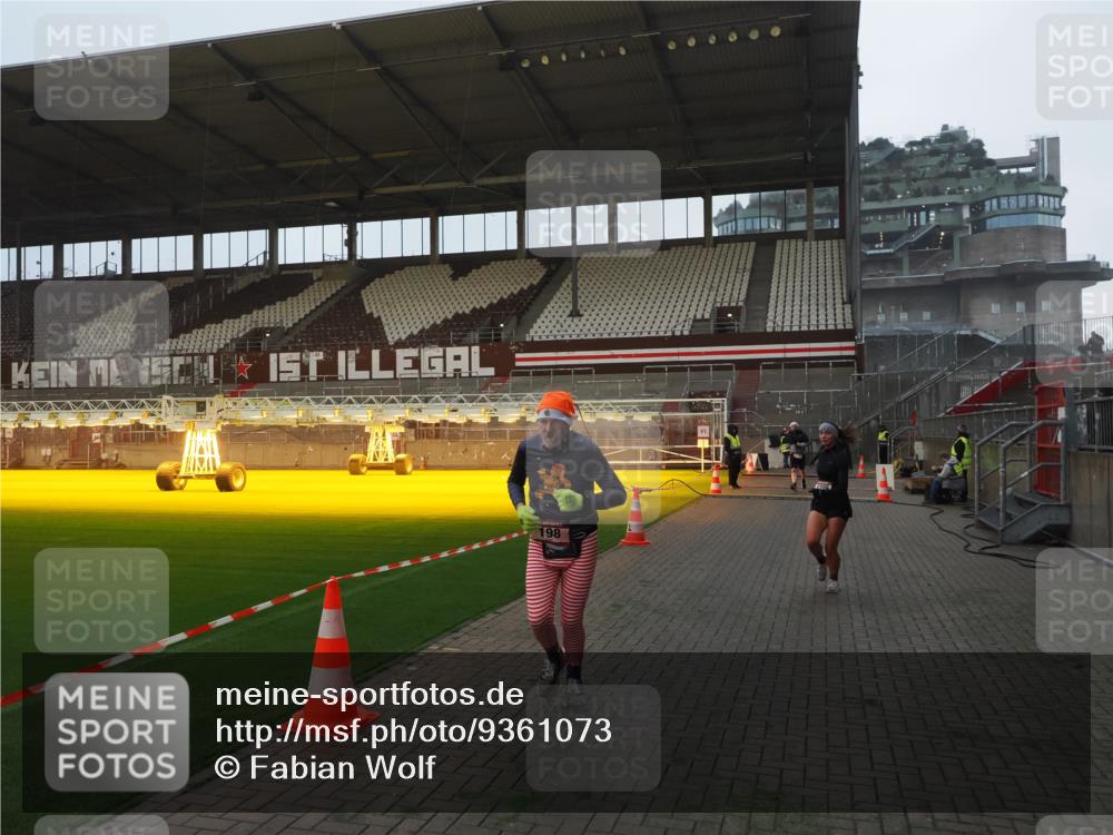 07.12.2025 - St. Pauli X-Mass-Run No. 15 Fabian Wolf http://msf.ph/oto/9361073 07.12.2025 09:56:45 Ziel 198, 662, 1116, 1165, 3255, 4208, 4209 meine-sportfotos.de
