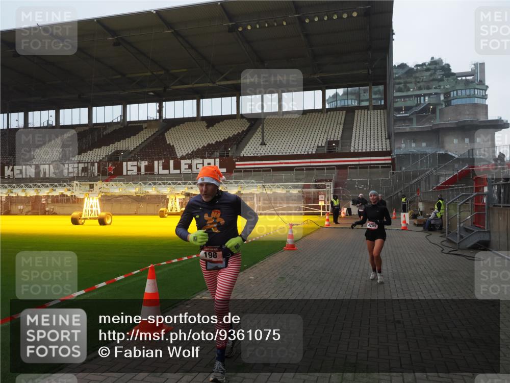 07.12.2025 - St. Pauli X-Mass-Run No. 15 Fabian Wolf http://msf.ph/oto/9361075 07.12.2025 09:56:45 Ziel 198, 662, 1116, 1165, 3255, 4208, 4209 meine-sportfotos.de