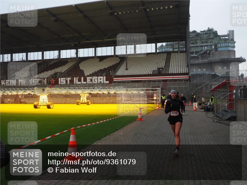 07.12.2025 - St. Pauli X-Mass-Run No. 15 Fabian Wolf http://msf.ph/oto/9361079 07.12.2025 09:56:46 Ziel 198, 662, 1116, 1165, 3255, 4208, 4209 meine-sportfotos.de