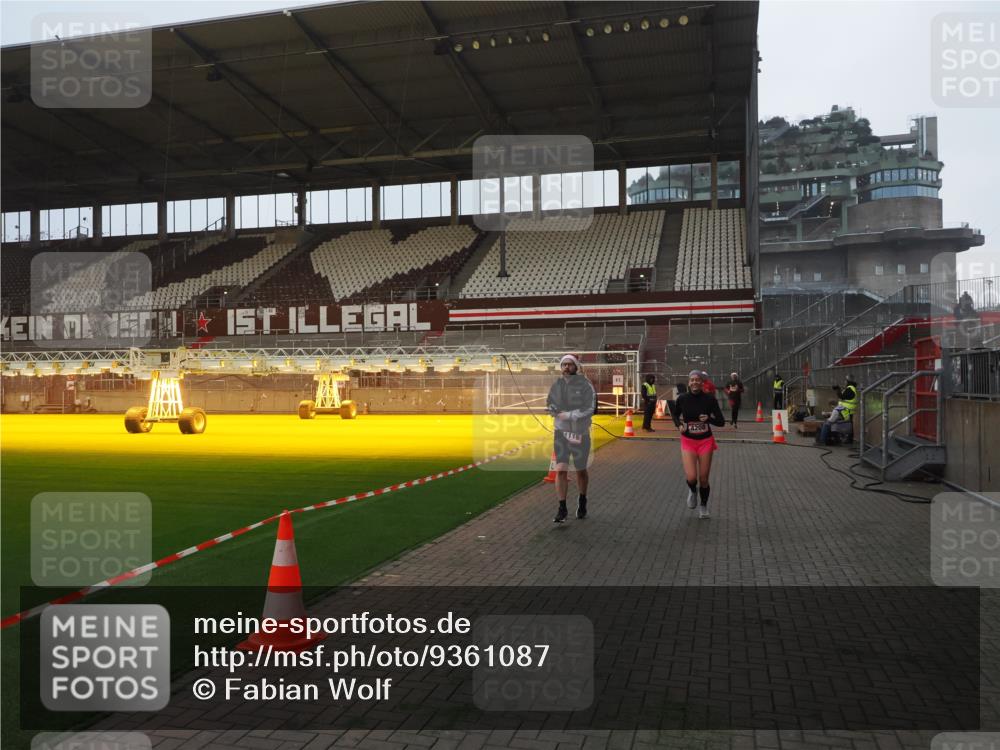 07.12.2025 - St. Pauli X-Mass-Run No. 15 Fabian Wolf http://msf.ph/oto/9361087 07.12.2025 09:56:49 Ziel 198, 497, 662, 1116, 1165, 4208, 4209 meine-sportfotos.de