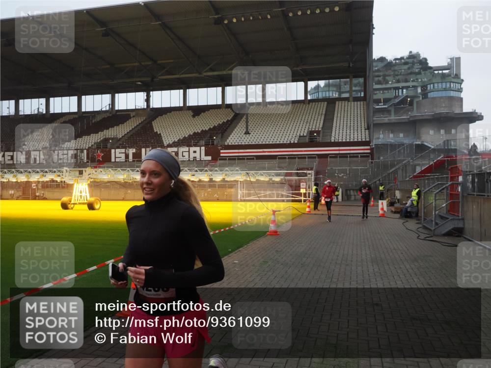 07.12.2025 - St. Pauli X-Mass-Run No. 15 Fabian Wolf http://msf.ph/oto/9361099 07.12.2025 09:56:52 Ziel 198, 497, 662, 1116, 1165, 2861, 4208, 4209 meine-sportfotos.de
