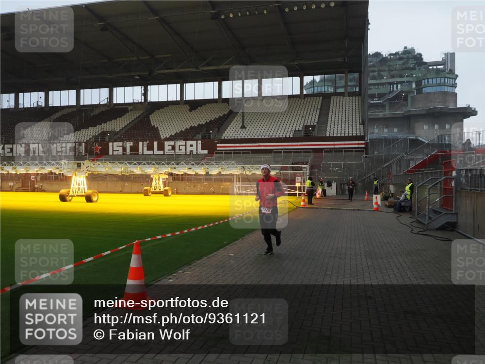 07.12.2025 - St. Pauli X-Mass-Run No. 15 Fabian Wolf http://msf.ph/oto/9361121 07.12.2025 09:57:08 Ziel 497, 2861, 3320 meine-sportfotos.de