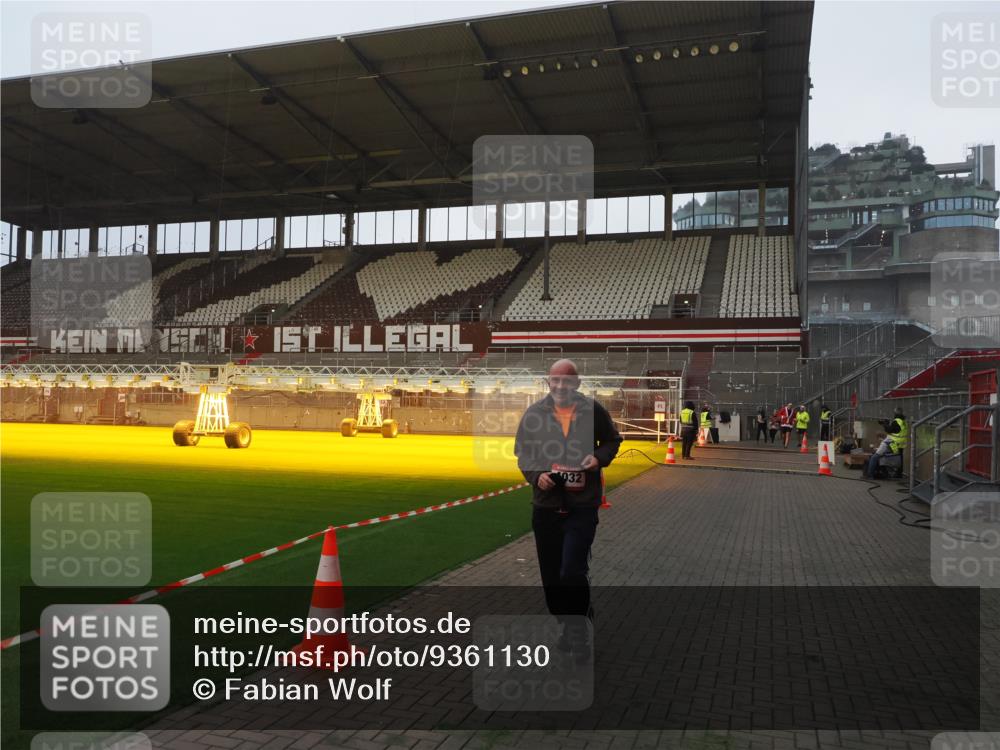 07.12.2025 - St. Pauli X-Mass-Run No. 15 Fabian Wolf http://msf.ph/oto/9361130 07.12.2025 09:57:19 Ziel 3320, 4032 meine-sportfotos.de