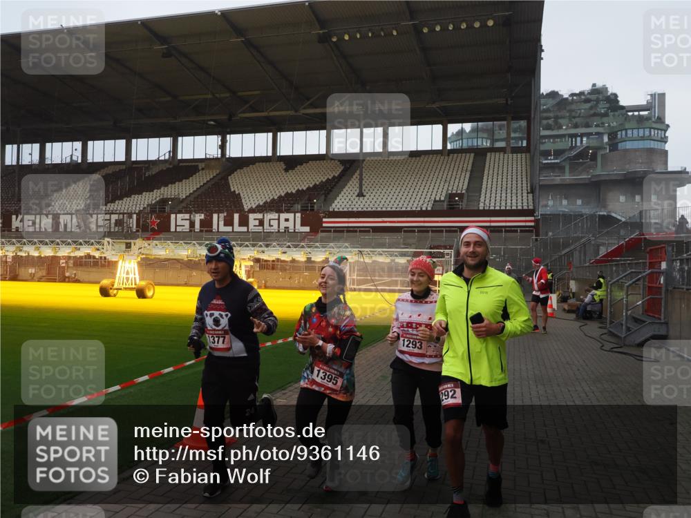 07.12.2025 - St. Pauli X-Mass-Run No. 15 Fabian Wolf http://msf.ph/oto/9361146 07.12.2025 09:57:29 Ziel 632, 1292, 1293, 1377, 1395, 2678, 4032 meine-sportfotos.de