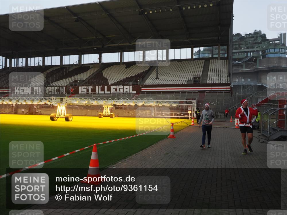07.12.2025 - St. Pauli X-Mass-Run No. 15 Fabian Wolf http://msf.ph/oto/9361154 07.12.2025 09:57:34 Ziel 632, 1292, 1293, 1377, 1395, 2678 meine-sportfotos.de