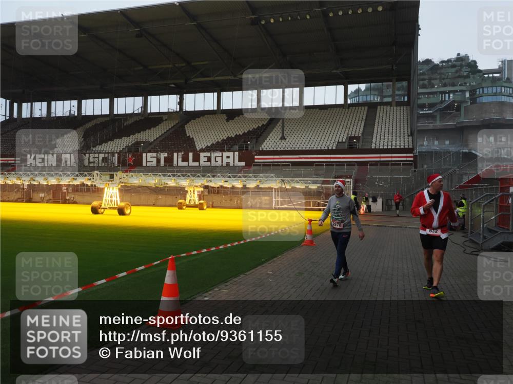 07.12.2025 - St. Pauli X-Mass-Run No. 15 Fabian Wolf http://msf.ph/oto/9361155 07.12.2025 09:57:36 Ziel 632, 1292, 1293, 1377, 1395, 2678 meine-sportfotos.de