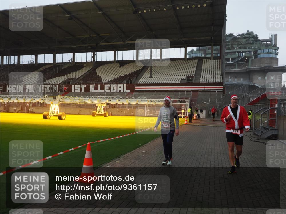 07.12.2025 - St. Pauli X-Mass-Run No. 15 Fabian Wolf http://msf.ph/oto/9361157 07.12.2025 09:57:37 Ziel 632, 1292, 1293, 1377, 1395, 2678 meine-sportfotos.de