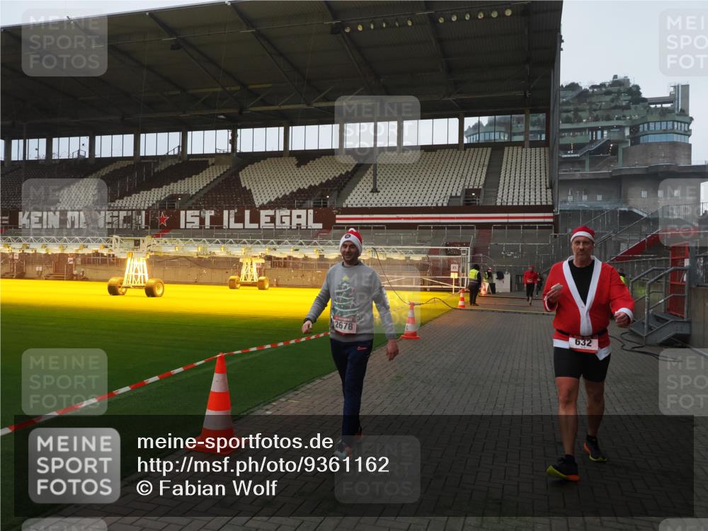 07.12.2025 - St. Pauli X-Mass-Run No. 15 Fabian Wolf http://msf.ph/oto/9361162 07.12.2025 09:57:38 Ziel 632, 1292, 1293, 1377, 1395, 2678, 2984 meine-sportfotos.de