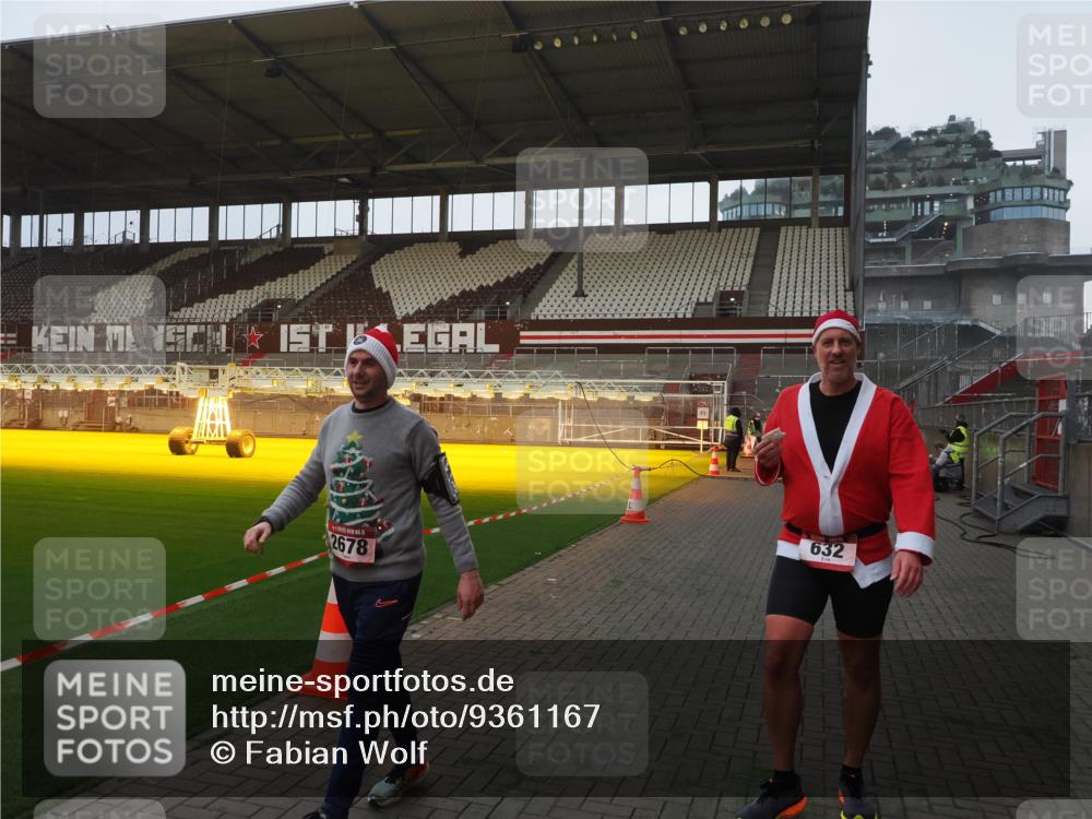 07.12.2025 - St. Pauli X-Mass-Run No. 15 Fabian Wolf http://msf.ph/oto/9361167 07.12.2025 09:57:39 Ziel 632, 1292, 1293, 1377, 1395, 2678, 2984 meine-sportfotos.de
