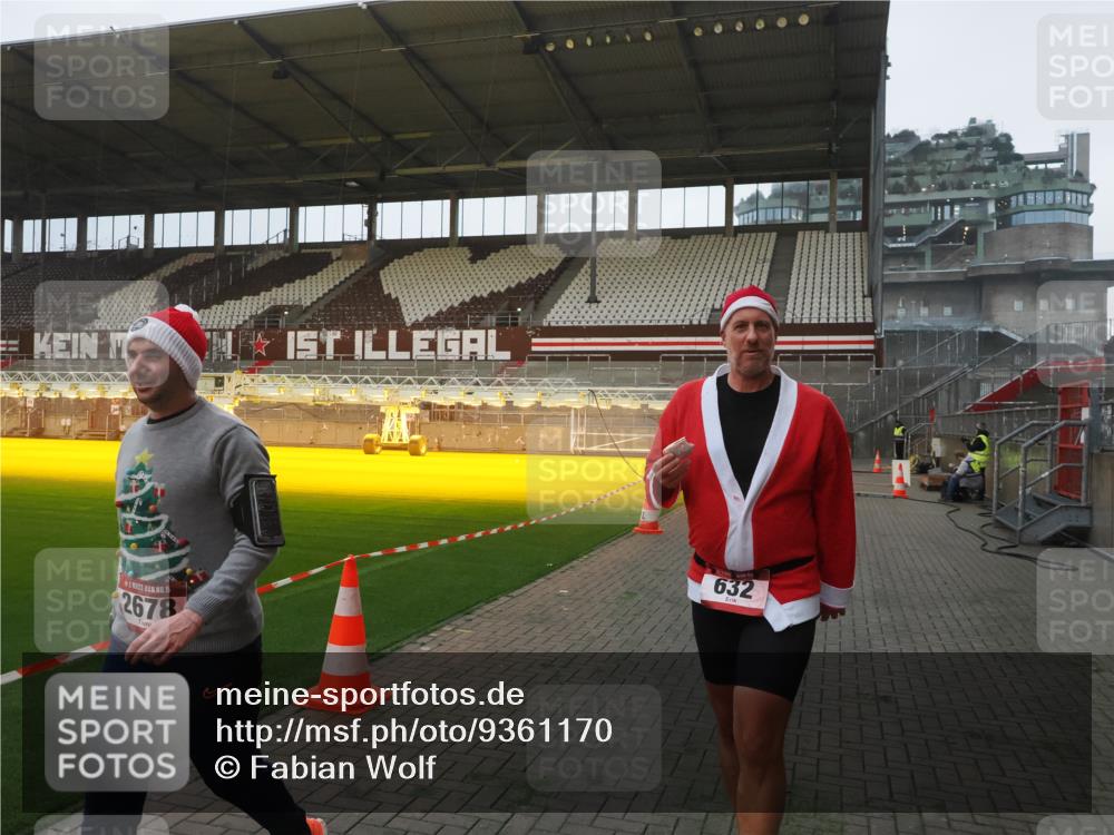 07.12.2025 - St. Pauli X-Mass-Run No. 15 Fabian Wolf http://msf.ph/oto/9361170 07.12.2025 09:57:39 Ziel 632, 1292, 1293, 1377, 1395, 2678, 2984 meine-sportfotos.de
