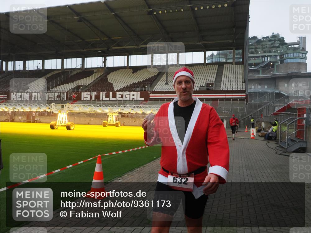 07.12.2025 - St. Pauli X-Mass-Run No. 15 Fabian Wolf http://msf.ph/oto/9361173 07.12.2025 09:57:40 Ziel 632, 1292, 1293, 1377, 1395, 2678, 2984, 4030 meine-sportfotos.de