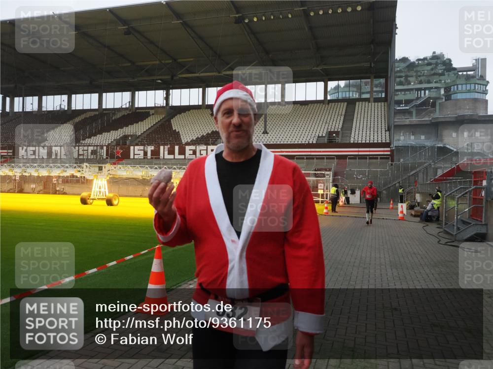 07.12.2025 - St. Pauli X-Mass-Run No. 15 Fabian Wolf http://msf.ph/oto/9361175 07.12.2025 09:57:40 Ziel 632, 1292, 1293, 1377, 1395, 2678, 2984, 4030 meine-sportfotos.de