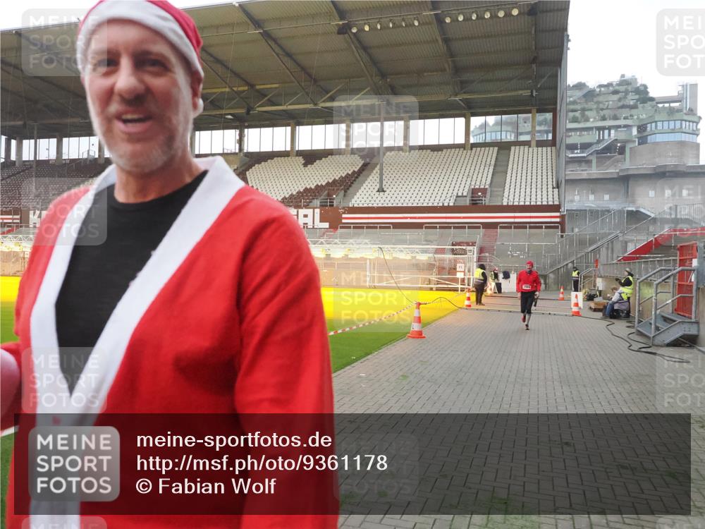 07.12.2025 - St. Pauli X-Mass-Run No. 15 Fabian Wolf http://msf.ph/oto/9361178 07.12.2025 09:57:41 Ziel 632, 1292, 1293, 1377, 1395, 2678, 2984, 4030 meine-sportfotos.de
