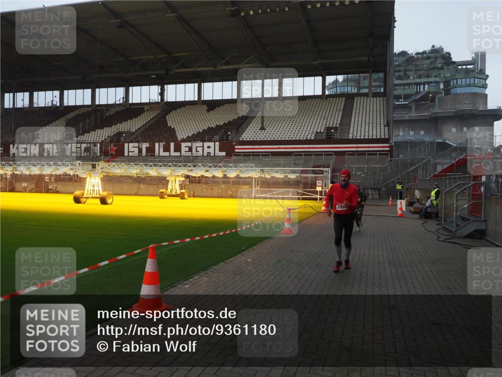 07.12.2025 - St. Pauli X-Mass-Run No. 15 Fabian Wolf http://msf.ph/oto/9361180 07.12.2025 09:57:43 Ziel 1292, 1293, 1377, 1395, 2678, 2984, 4030 meine-sportfotos.de