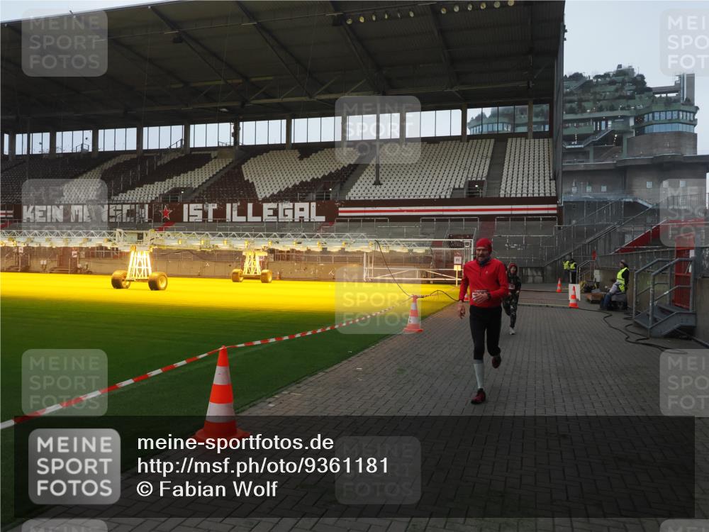 07.12.2025 - St. Pauli X-Mass-Run No. 15 Fabian Wolf http://msf.ph/oto/9361181 07.12.2025 09:57:44 Ziel 2678, 2984, 4030 meine-sportfotos.de
