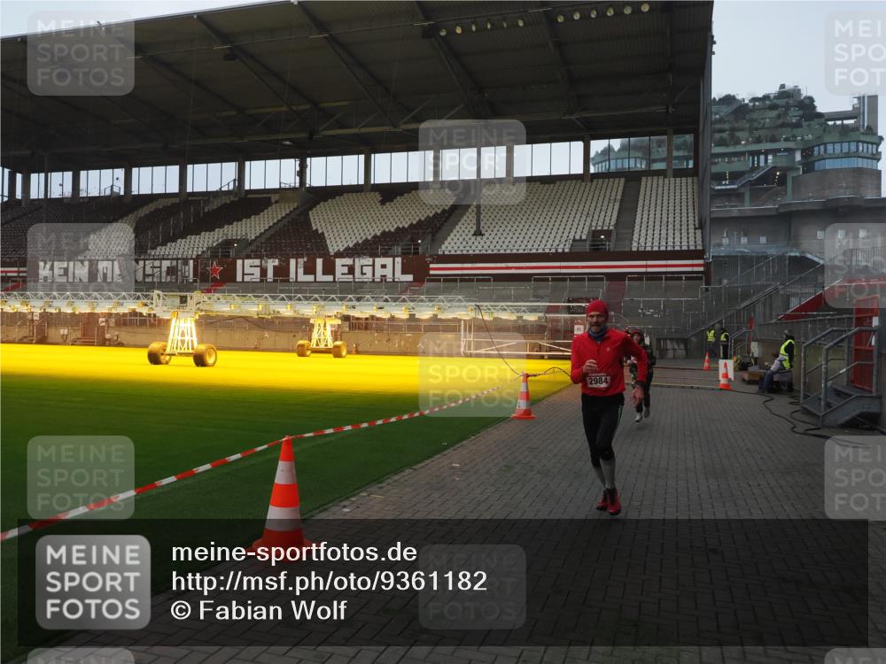 07.12.2025 - St. Pauli X-Mass-Run No. 15 Fabian Wolf http://msf.ph/oto/9361182 07.12.2025 09:57:44 Ziel 2678, 2984, 4030 meine-sportfotos.de