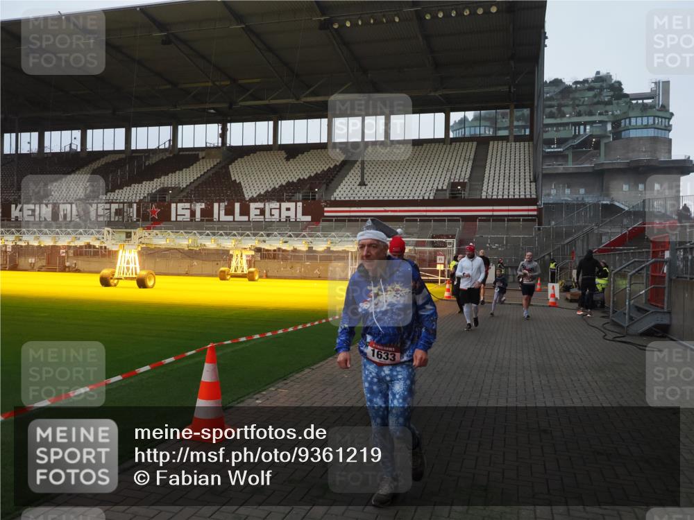 07.12.2025 - St. Pauli X-Mass-Run No. 15 Fabian Wolf http://msf.ph/oto/9361219 07.12.2025 09:58:20 Ziel 238, 261, 1173, 1633, 1774, 2205, 3405, 3515, 4206 meine-sportfotos.de