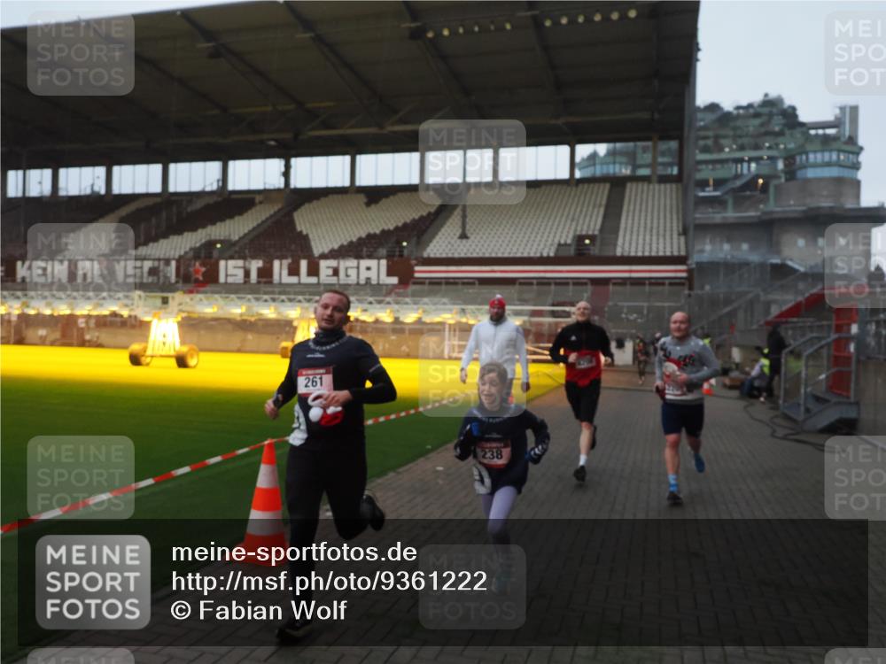 07.12.2025 - St. Pauli X-Mass-Run No. 15 Fabian Wolf http://msf.ph/oto/9361222 07.12.2025 09:58:23 Ziel 238, 261, 1173, 1633, 1774, 2205, 3405, 3515, 4031, 4206 meine-sportfotos.de