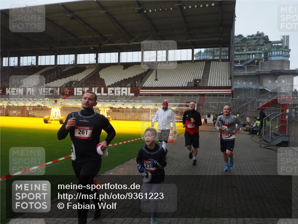 07.12.2025 - St. Pauli X-Mass-Run No. 15 Fabian Wolf http://msf.ph/oto/9361223 07.12.2025 09:58:23 Ziel 238, 261, 1173, 1633, 1774, 2205, 3405, 3515, 4031, 4206 meine-sportfotos.de