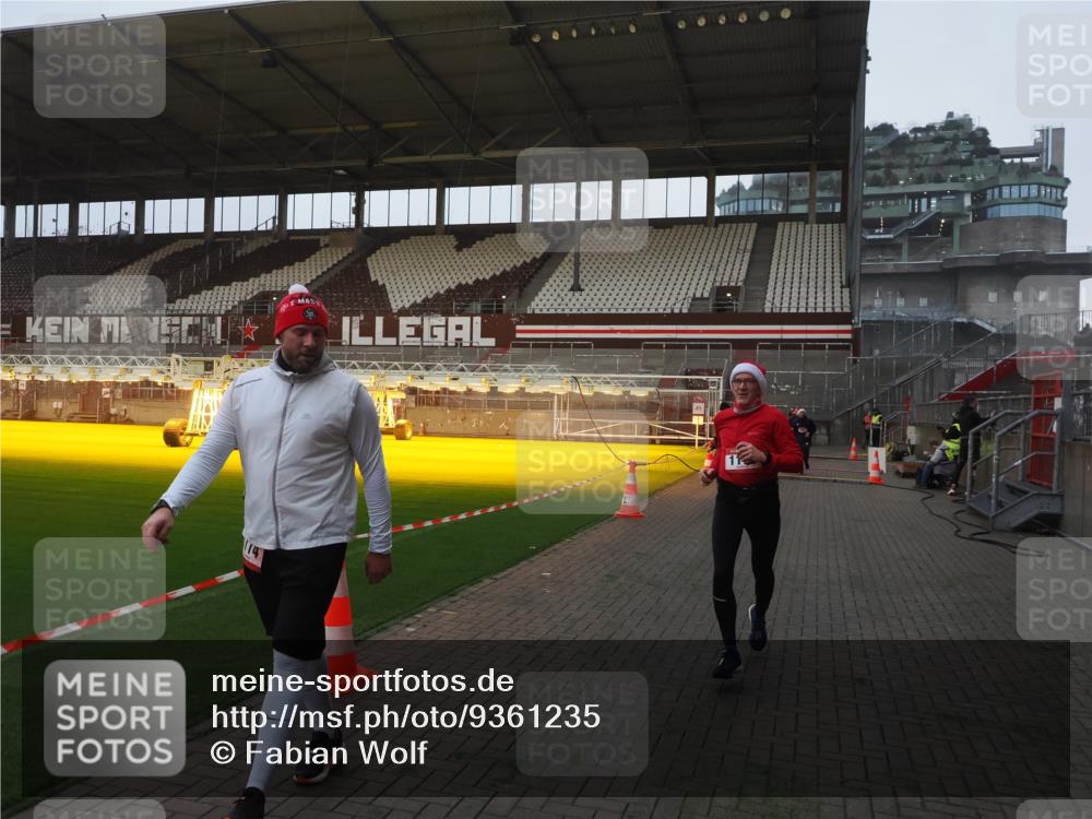 07.12.2025 - St. Pauli X-Mass-Run No. 15 Fabian Wolf http://msf.ph/oto/9361235 07.12.2025 09:58:26 Ziel 238, 261, 483, 1173, 1633, 1774, 2205, 3515, 4031, 4206 meine-sportfotos.de
