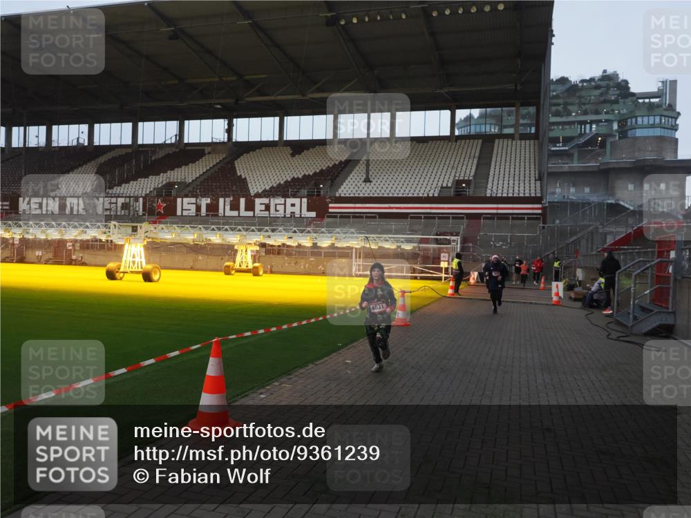 07.12.2025 - St. Pauli X-Mass-Run No. 15 Fabian Wolf http://msf.ph/oto/9361239 07.12.2025 09:58:28 Ziel 238, 261, 483, 1173, 1603, 1633, 1774, 2205, 3515, 4031, 4206 meine-sportfotos.de