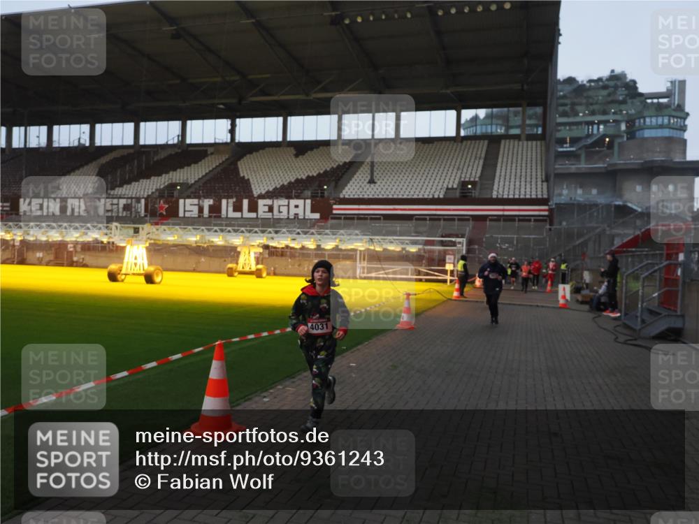 07.12.2025 - St. Pauli X-Mass-Run No. 15 Fabian Wolf http://msf.ph/oto/9361243 07.12.2025 09:58:29 Ziel 238, 261, 483, 1173, 1603, 1633, 1774, 2205, 3515, 4031, 4206 meine-sportfotos.de