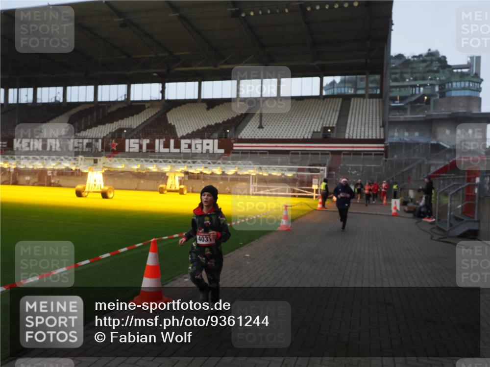 07.12.2025 - St. Pauli X-Mass-Run No. 15 Fabian Wolf http://msf.ph/oto/9361244 07.12.2025 09:58:29 Ziel 238, 261, 483, 1173, 1603, 1633, 1774, 2205, 3515, 4031, 4206 meine-sportfotos.de