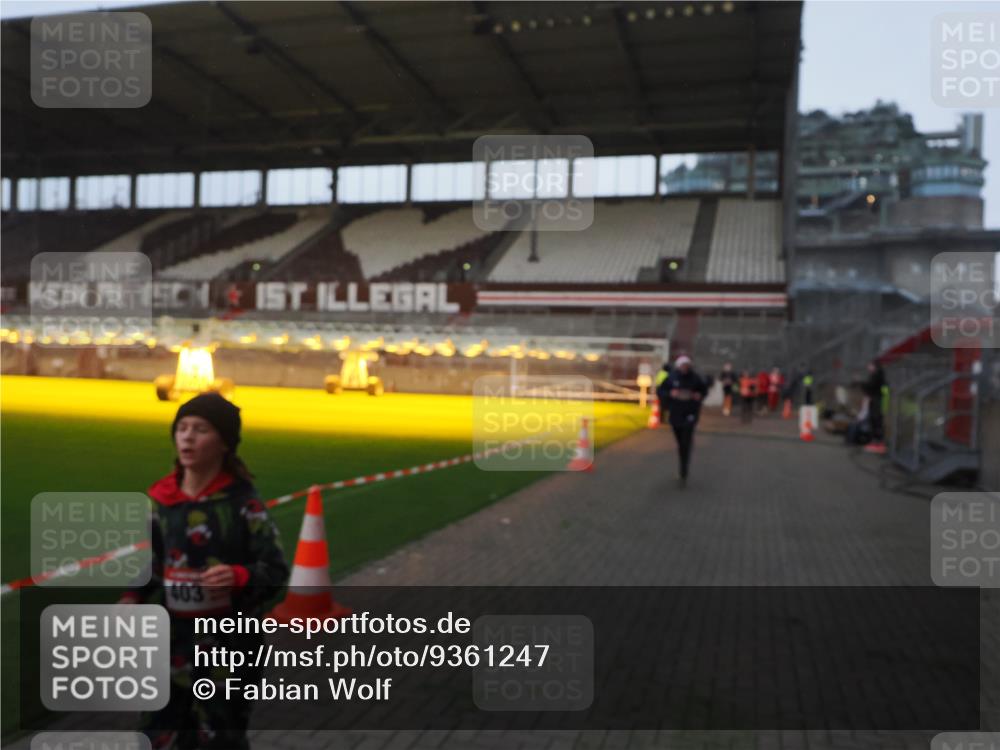 07.12.2025 - St. Pauli X-Mass-Run No. 15 Fabian Wolf http://msf.ph/oto/9361247 07.12.2025 09:58:30 Ziel 238, 261, 483, 532, 1173, 1603, 1633, 1774, 2205, 3515, 4031, 4206 meine-sportfotos.de
