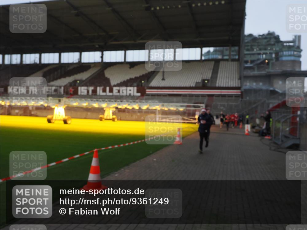 07.12.2025 - St. Pauli X-Mass-Run No. 15 Fabian Wolf http://msf.ph/oto/9361249 07.12.2025 09:58:30 Ziel 238, 261, 483, 532, 1173, 1603, 1633, 1774, 2205, 3515, 4031, 4206 meine-sportfotos.de