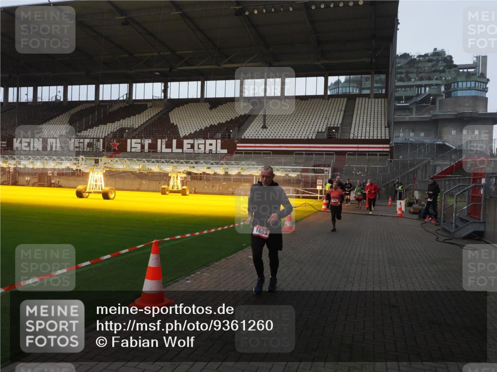 07.12.2025 - St. Pauli X-Mass-Run No. 15 Fabian Wolf http://msf.ph/oto/9361260 07.12.2025 09:58:33 Ziel 238, 261, 483, 532, 1003, 1173, 1528, 1603, 1633, 1774, 1782, 1785, 2205, 4031, 4206 meine-sportfotos.de